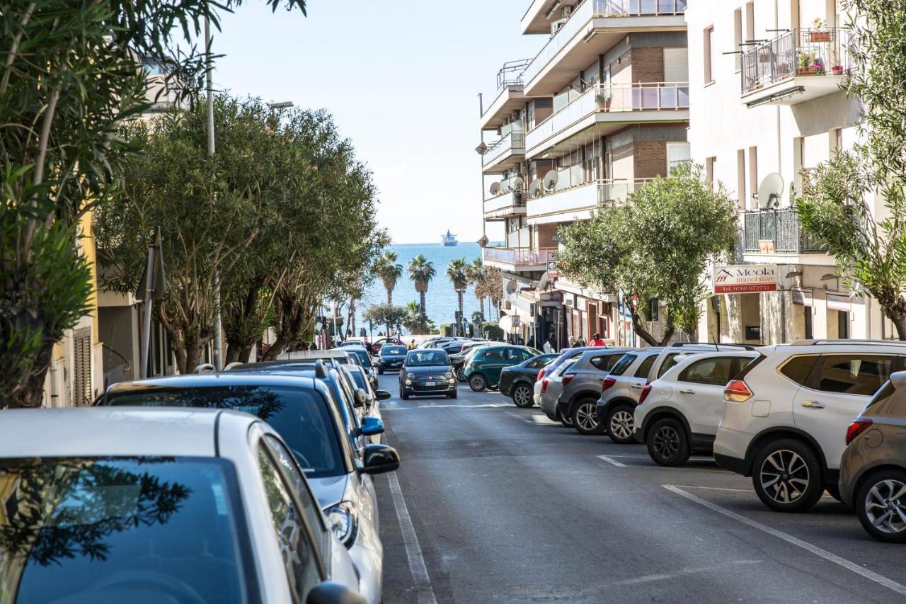 Alloggio Turistico Port Inn Civitavecchia Bagian luar foto